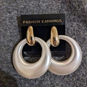 Fashion earrings (pierced)
